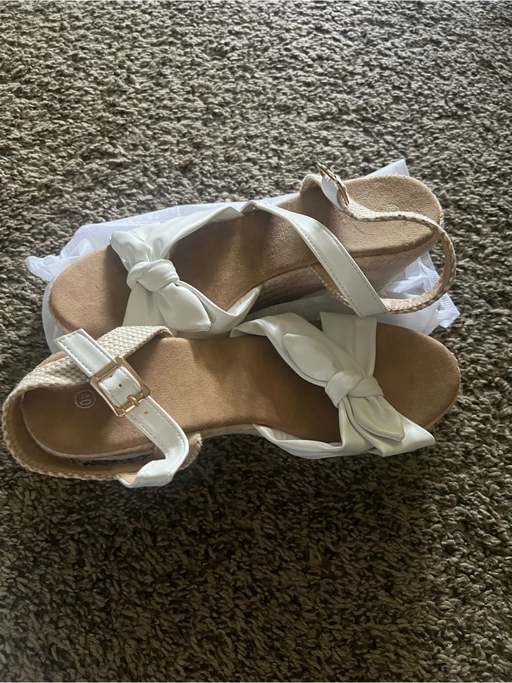 NWOT Women’s White Knot Strap Wedge Sandals